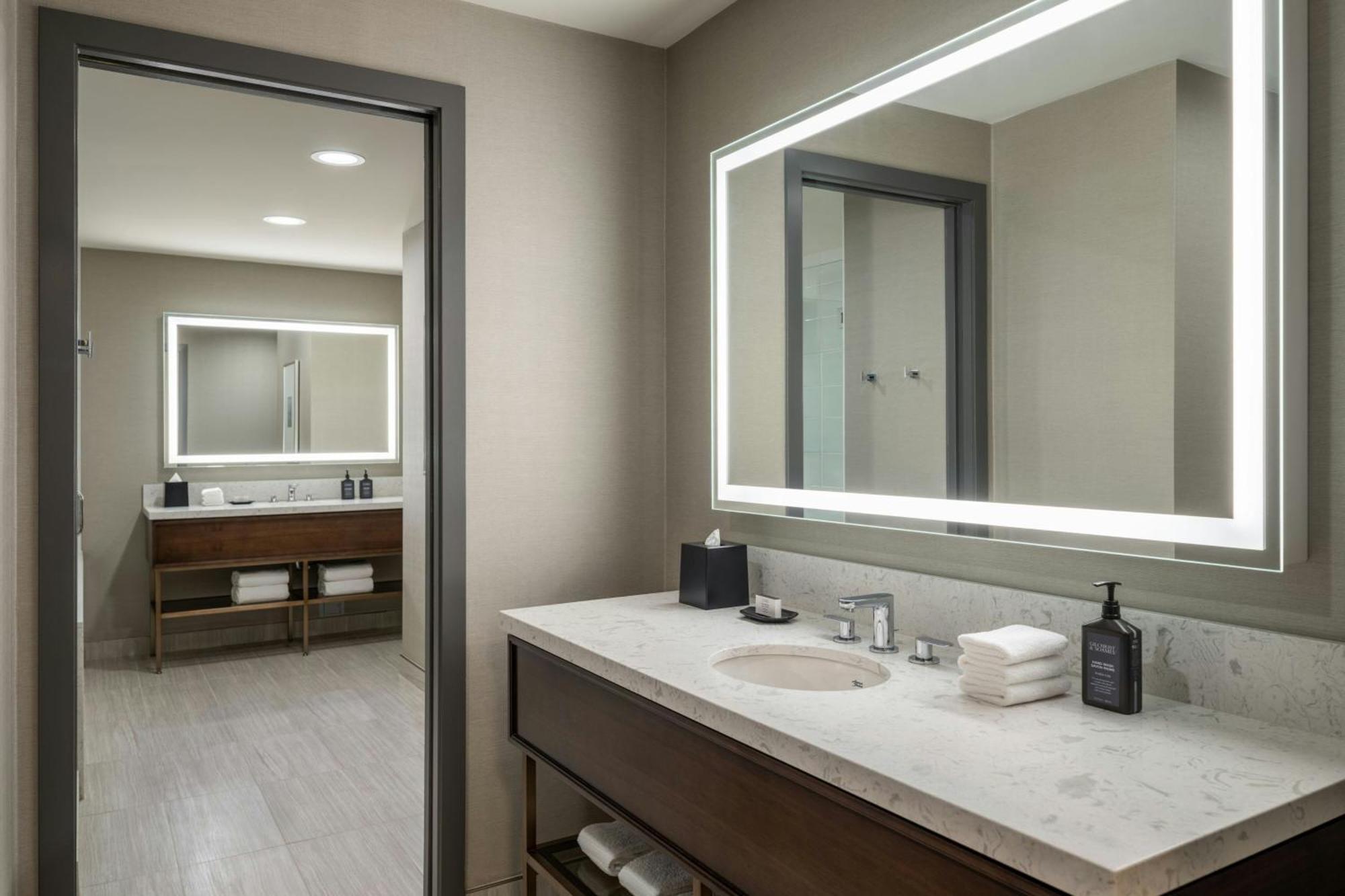 Sheraton Vancouver Guildford Hotel Surrey Extérieur photo